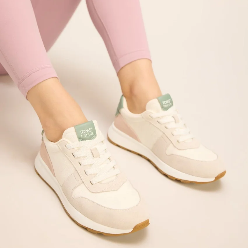 Women TRVL LITE Retro Runner Sneaker Women TRVL LITE Retro Runner Sneaker